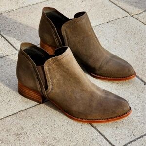 Vince Camuto Carlal Taupe Leather Booties Luxury Silk Goat Texture Ankle Boots